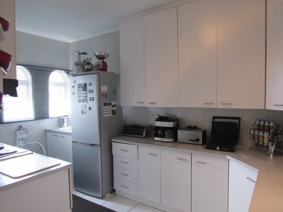 4 Bedroom Property for Sale in Wavecrest Eastern Cape